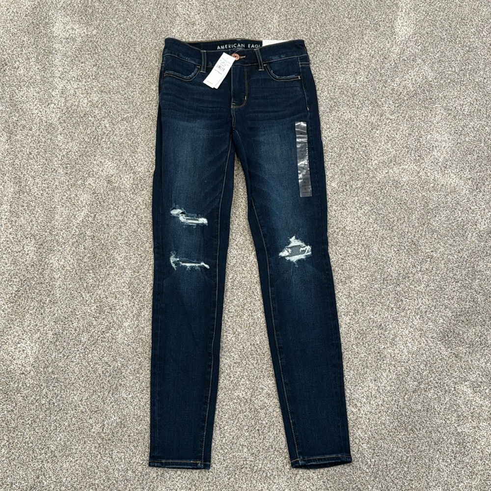 NWT American Eagle Distressed Low Rise Jegging